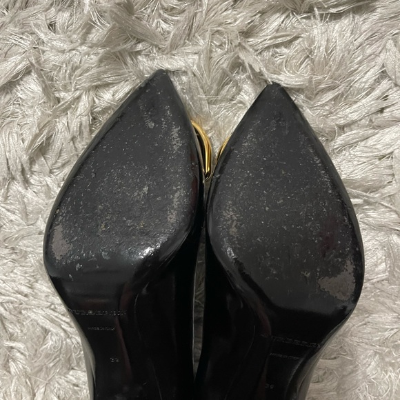 Burberry Flanagan D-Ring Pumps. Made in Italy. Size: US 8 1/2, UK 6, EUR 39 - Picture 5 of 16